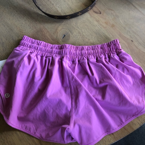 Lululemon Hotty hots in magenta glow- size 6 - Picture 5 of 5